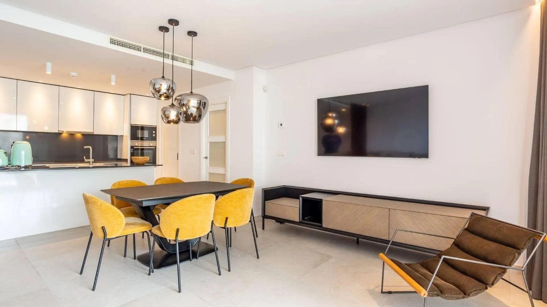 La Quinta 3 Bedroom Ultra Modern Apartment With Private Hot Tub Малага