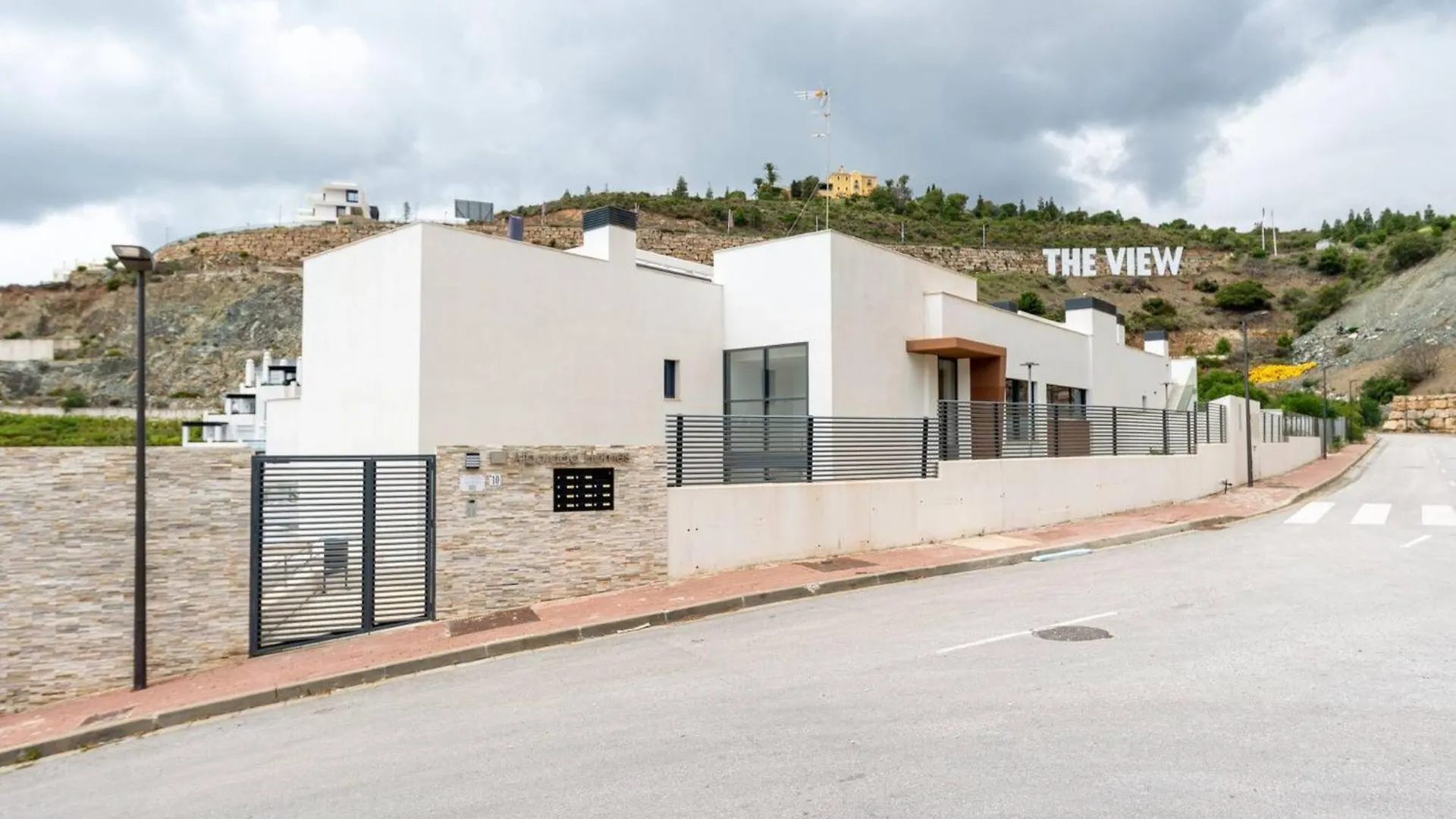 La Quinta 3 Bedroom Ultra Modern Apartment With Private Hot Tub Malaga