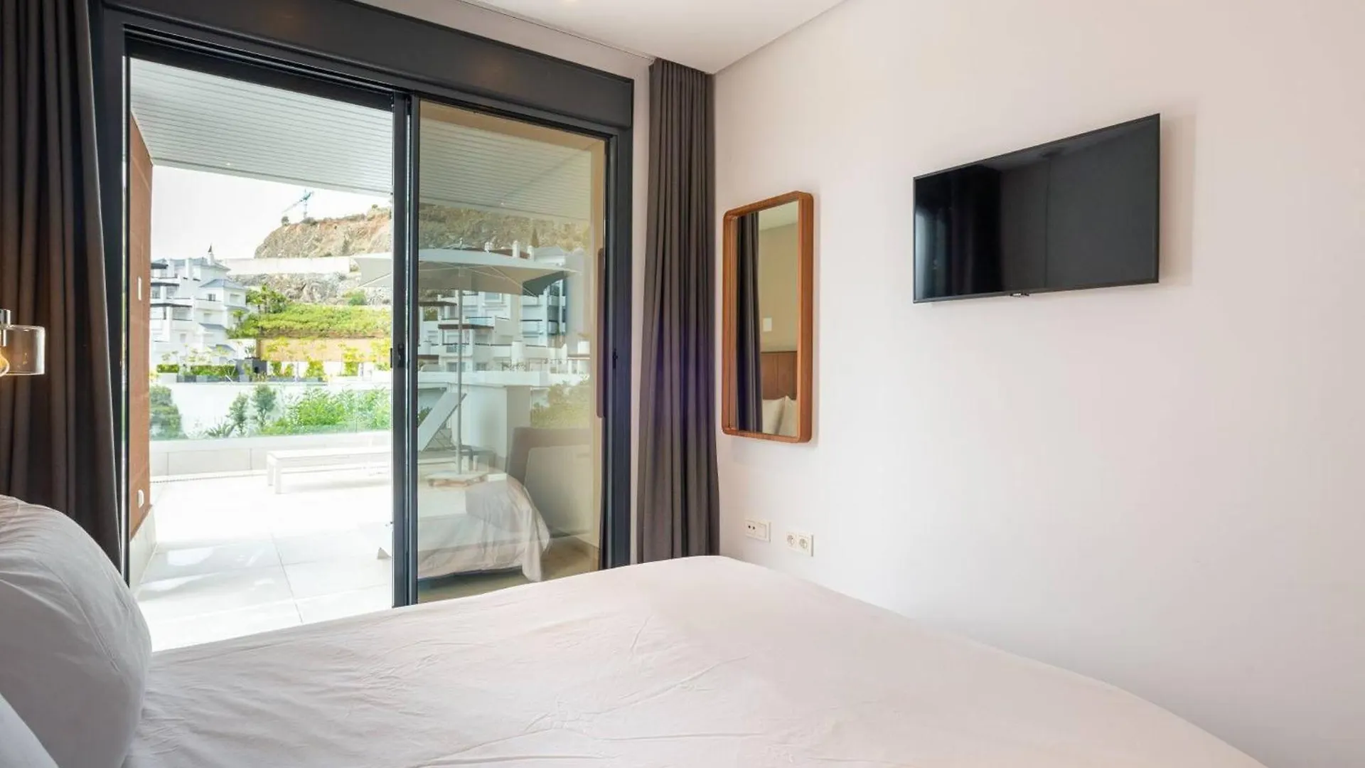 La Quinta 3 Bedroom Ultra Modern Apartment With Private Hot Tub Malaga