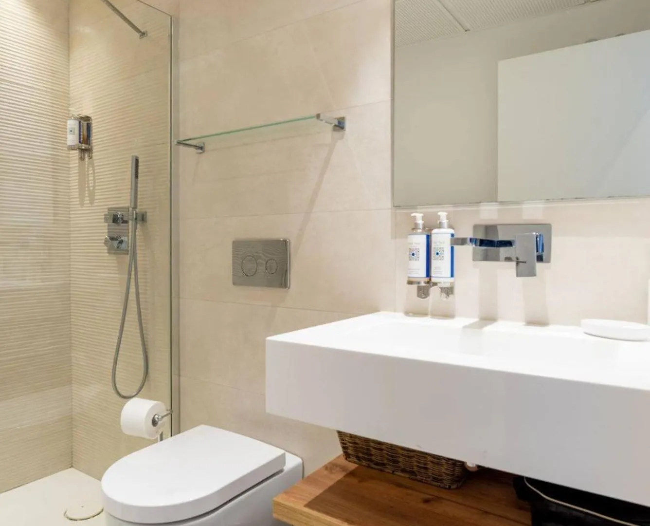 La Quinta 3 Bedroom Ultra Modern Apartment With Private Hot Tub Malaga