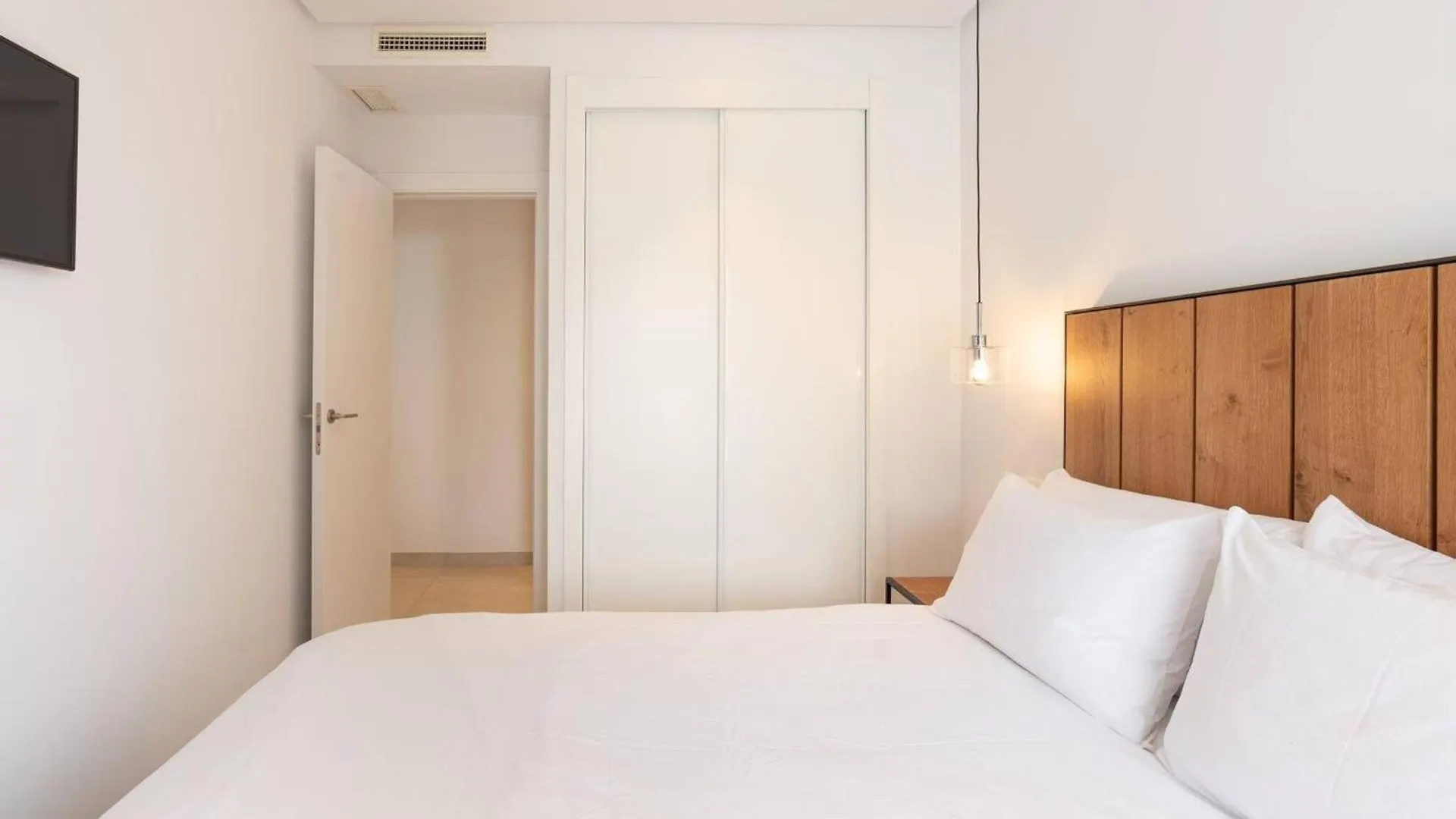 La Quinta 3 Bedroom Ultra Modern Apartment With Private Hot Tub Malaga 0*,  Spain