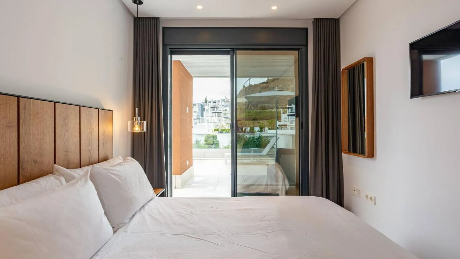 La Quinta 3 Bedroom Ultra Modern Apartment With Private Hot Tub Malaga 0*,  Spain