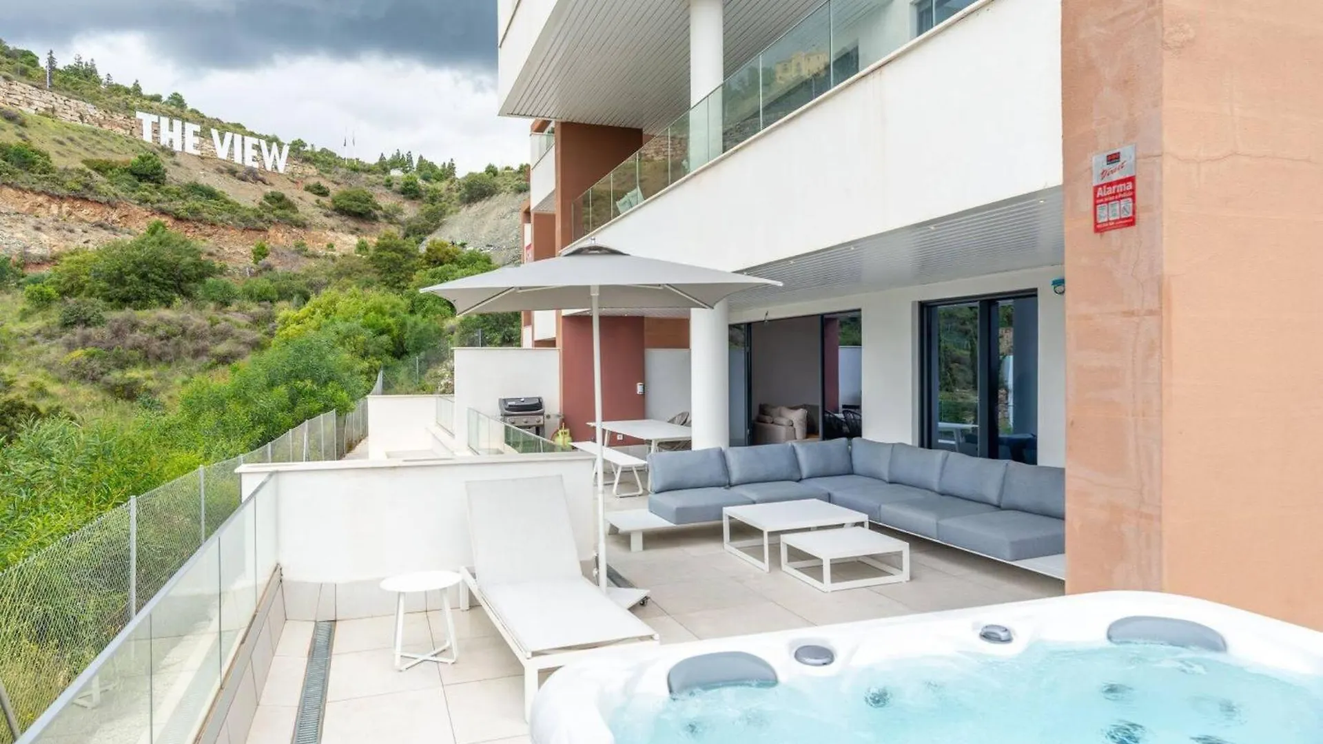 La Quinta 3 Bedroom Ultra Modern Apartment With Private Hot Tub Malaga