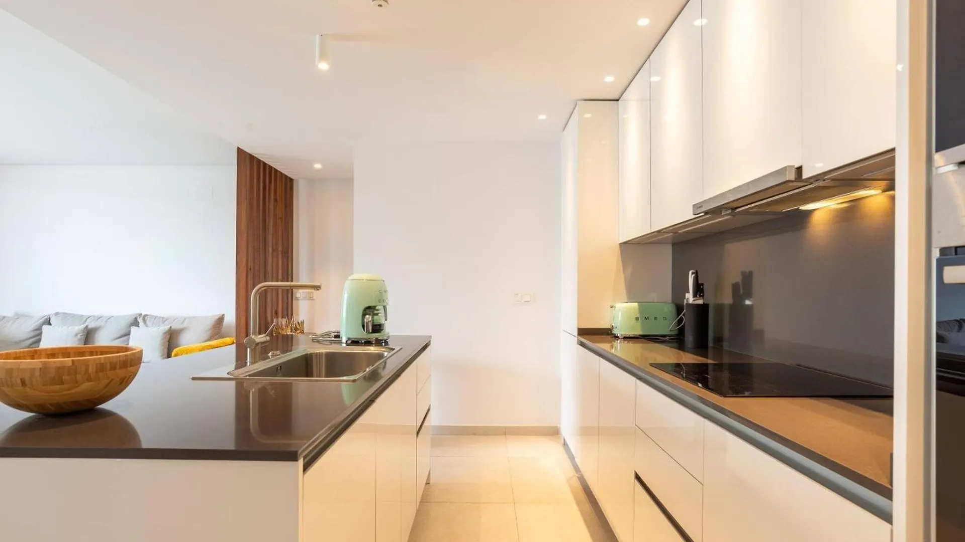 La Quinta 3 Bedroom Ultra Modern Apartment With Private Hot Tub Malaga