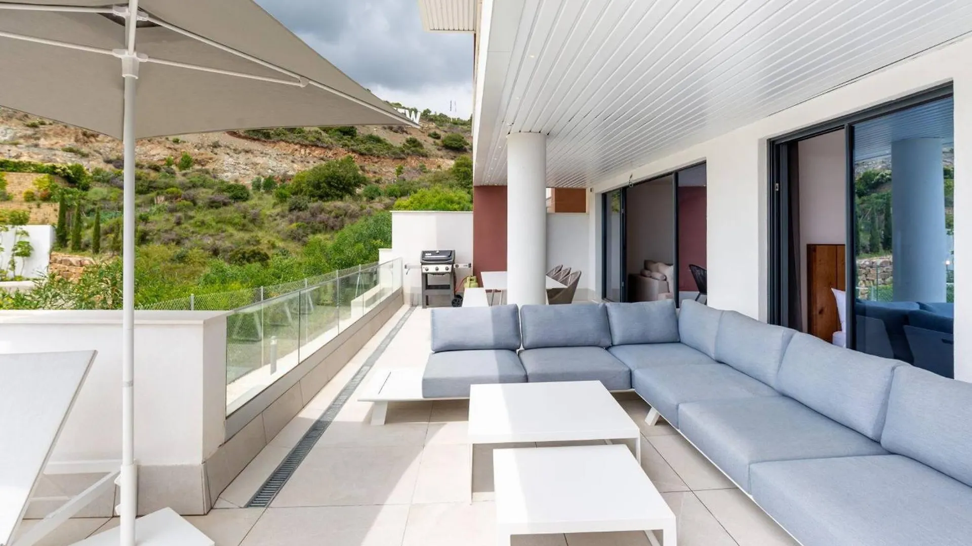 La Quinta 3 Bedroom Ultra Modern Apartment With Private Hot Tub Malaga