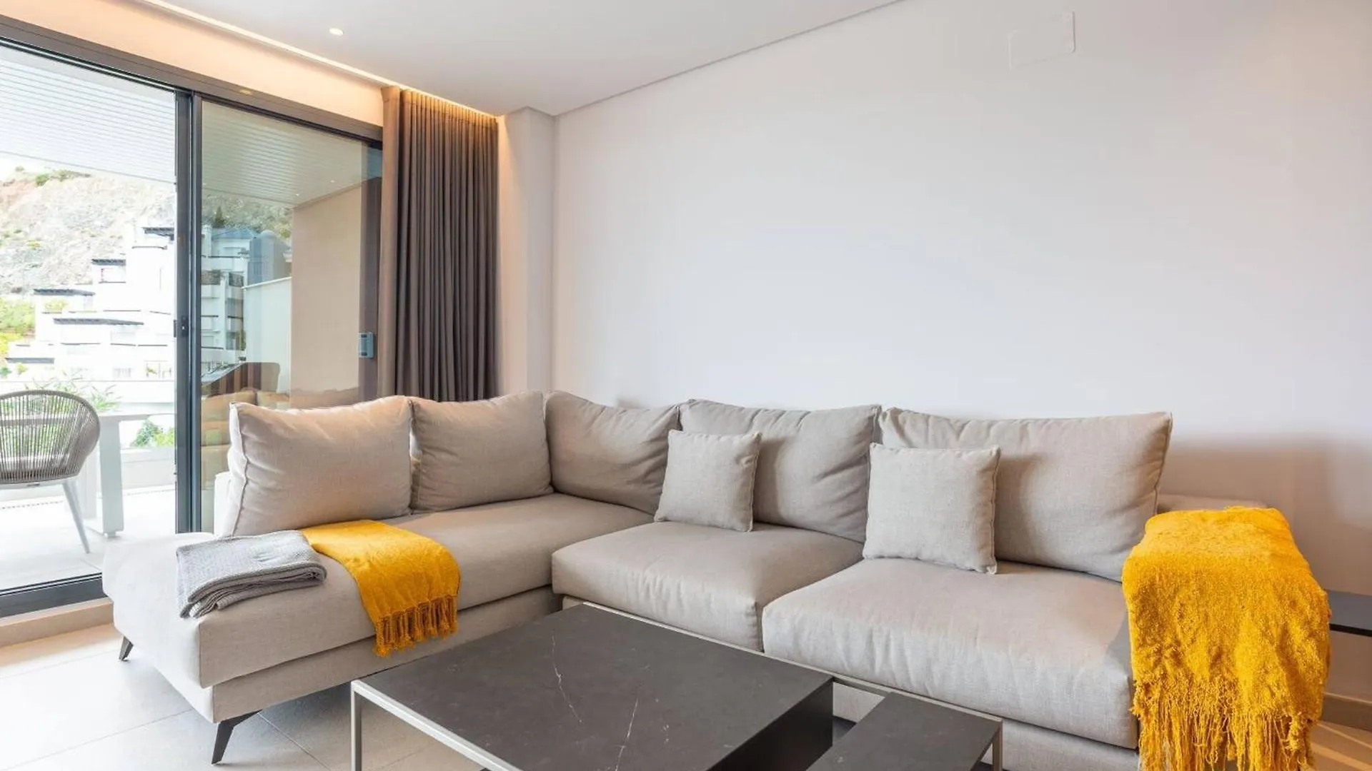 La Quinta 3 Bedroom Ultra Modern Apartment With Private Hot Tub Malaga 0*,