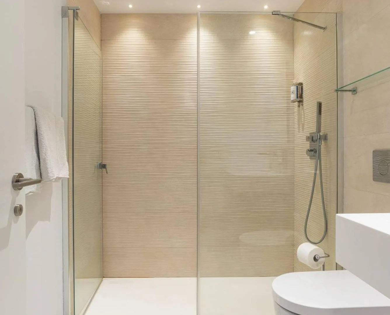 La Quinta 3 Bedroom Ultra Modern Apartment With Private Hot Tub Malaga