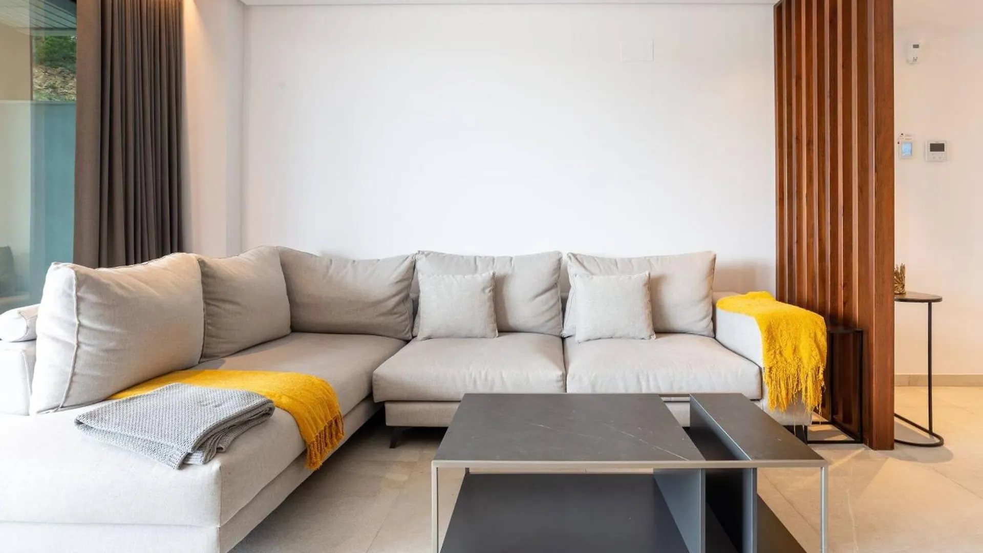 La Quinta 3 Bedroom Ultra Modern Apartment With Private Hot Tub Malaga