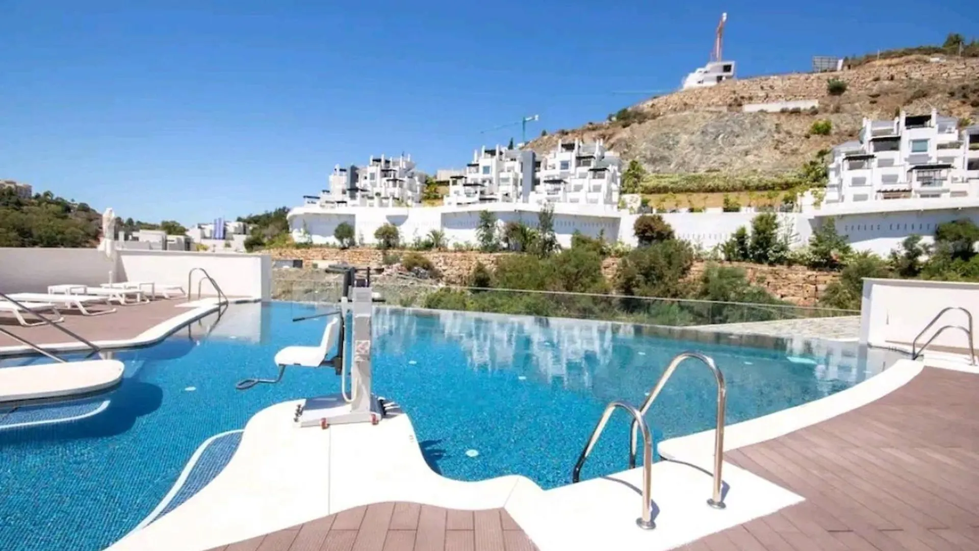La Quinta 3 Bedroom Ultra Modern Apartment With Private Hot Tub Malaga