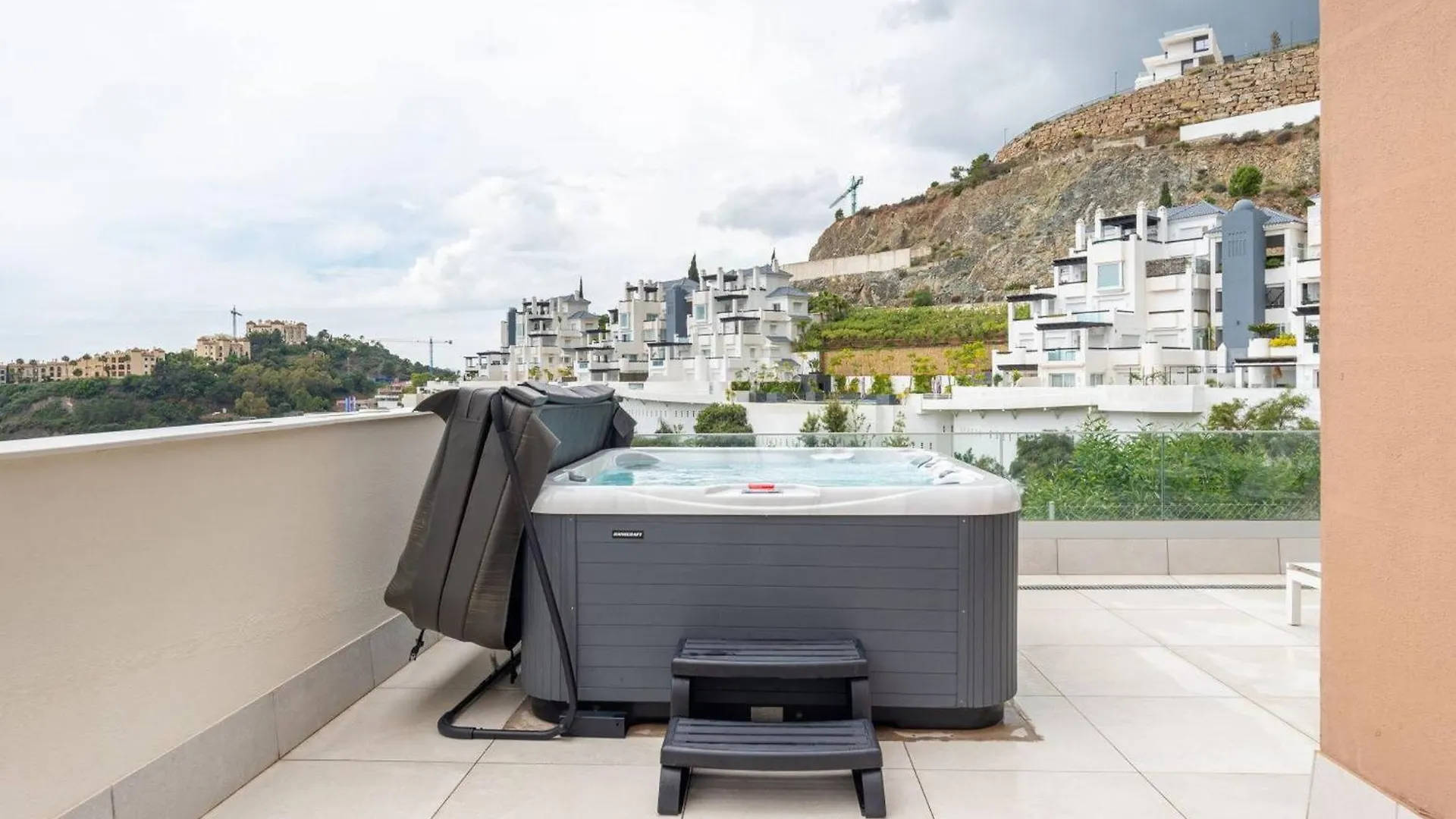 La Quinta 3 Bedroom Ultra Modern Apartment With Private Hot Tub Malaga Spain