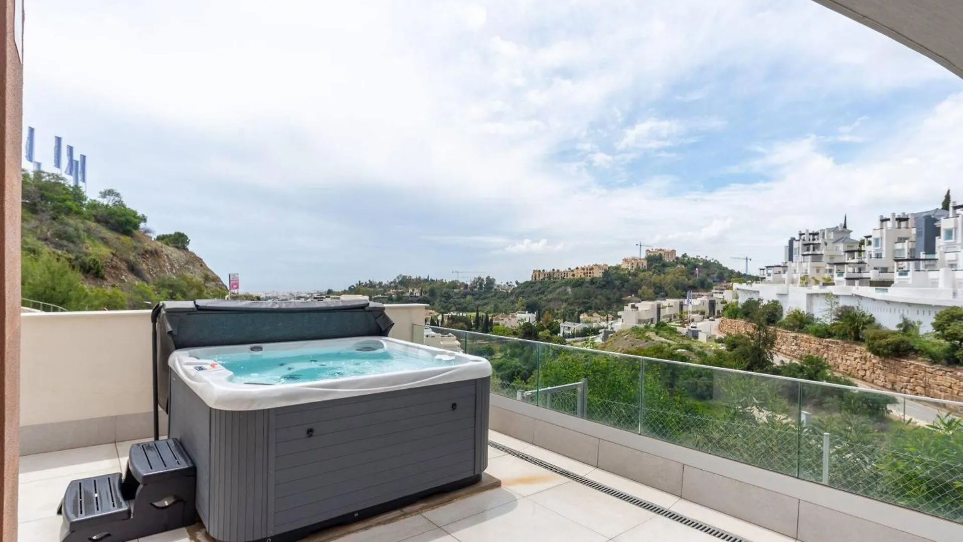 La Quinta 3 Bedroom Ultra Modern Apartment With Private Hot Tub Malaga 0*,