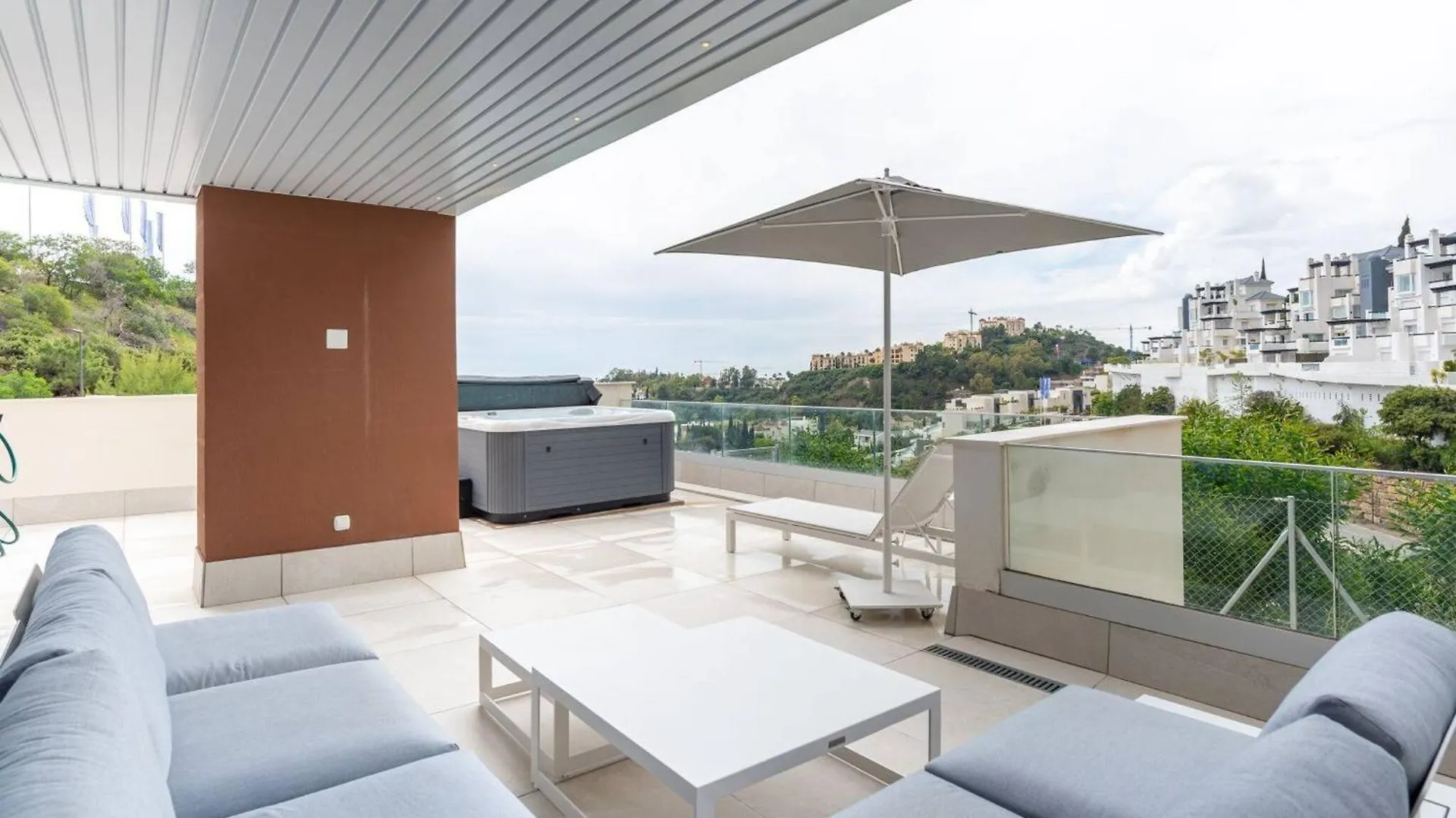 La Quinta 3 Bedroom Ultra Modern Apartment With Private Hot Tub Malaga