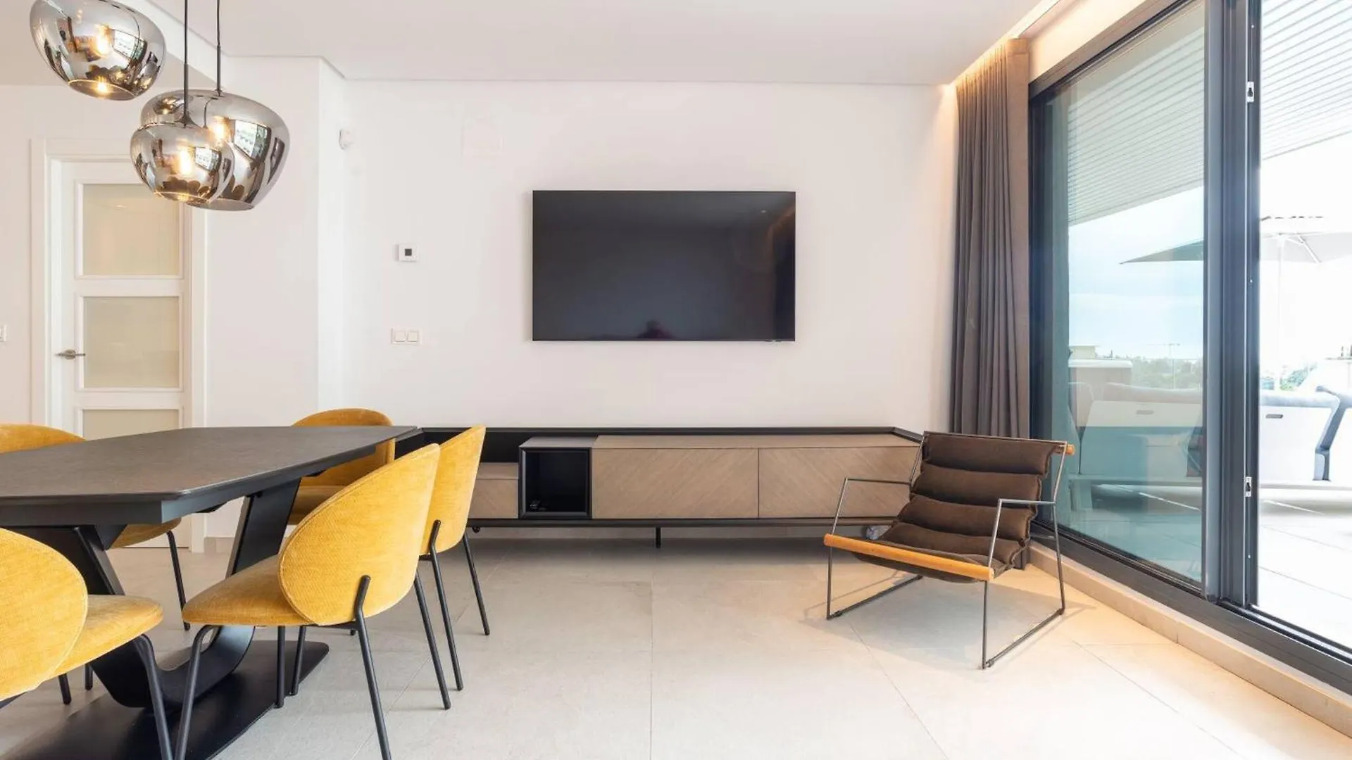 La Quinta 3 Bedroom Ultra Modern Apartment With Private Hot Tub Malaga
