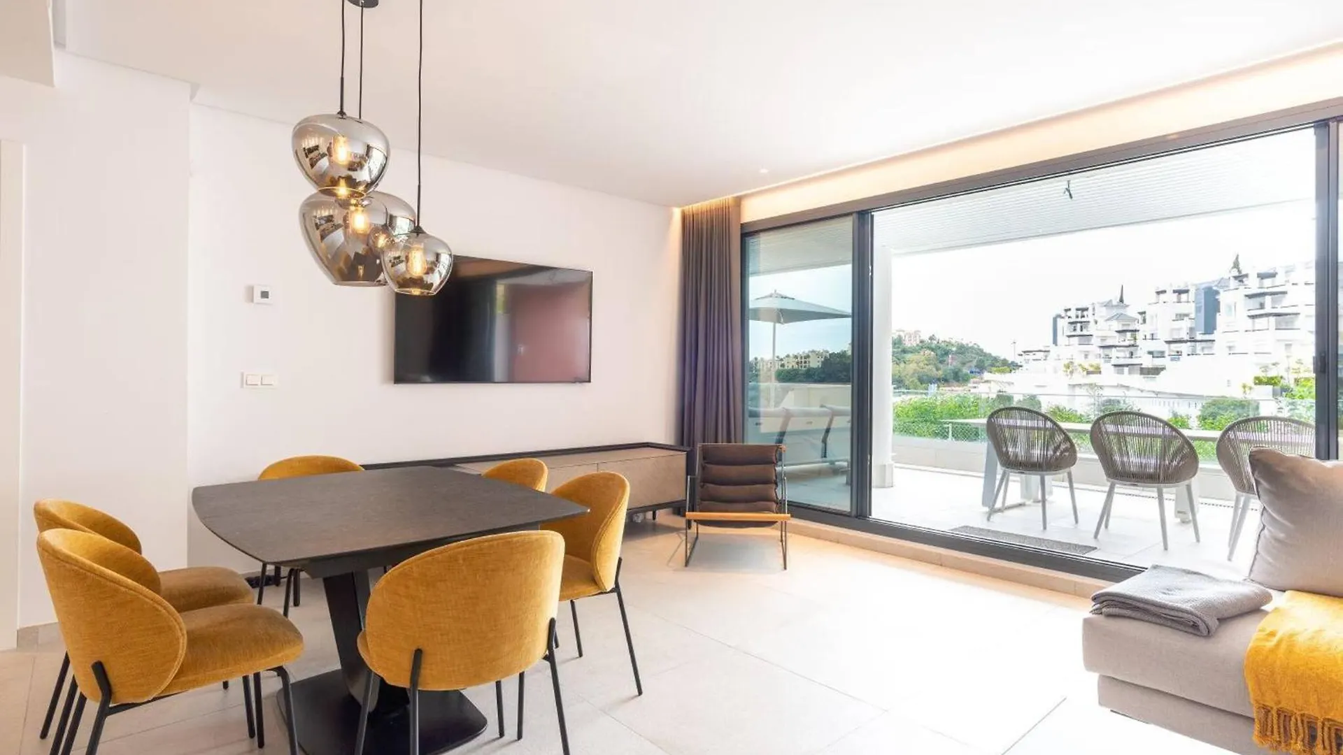 La Quinta 3 Bedroom Ultra Modern Apartment With Private Hot Tub Malaga